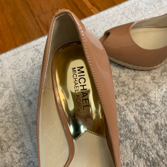 Michael Kors Keegan Peep Toe Wedge - Picture 5 of 6
